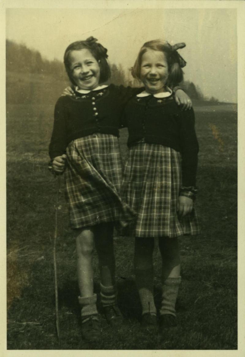 Die Zwillingsnichten Annemarie und Irene, F: Margarete Gerson, um 1938 (Familienbesitz)