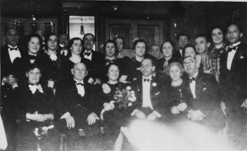 Hochzeit Else und Egon (vorn in der Mitte; Foto: Privatbesitz