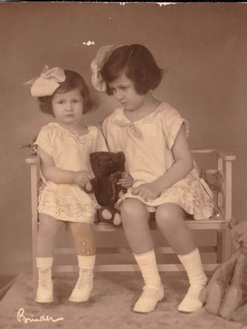 Irene Glaser und ihre jüngere Schwester Eva. Bild: Privatarchi