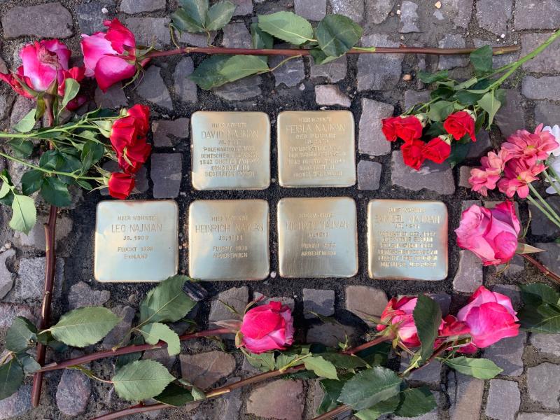 Stolpersteine für David, Feigla, Leo, Heinrich, Michael und Samuel Najman, Foto © P. Gutsche
