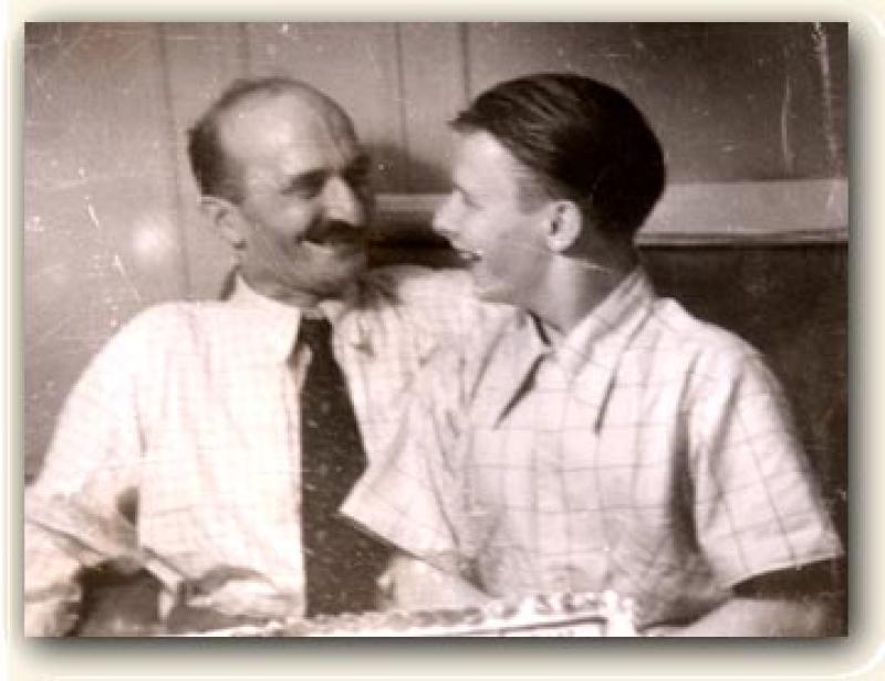 Siegbert mit seinem Vater Max, kurz nach der Reunion 1947 (c) The Yiddish Radio Project