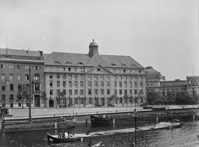 AEG - Hauptverwaltung in Berlin - Mitte, 1905 -1907, erbaut von dem jüdischen Architekten Alfred Messel ©️Bildarchiv Foto Marburg