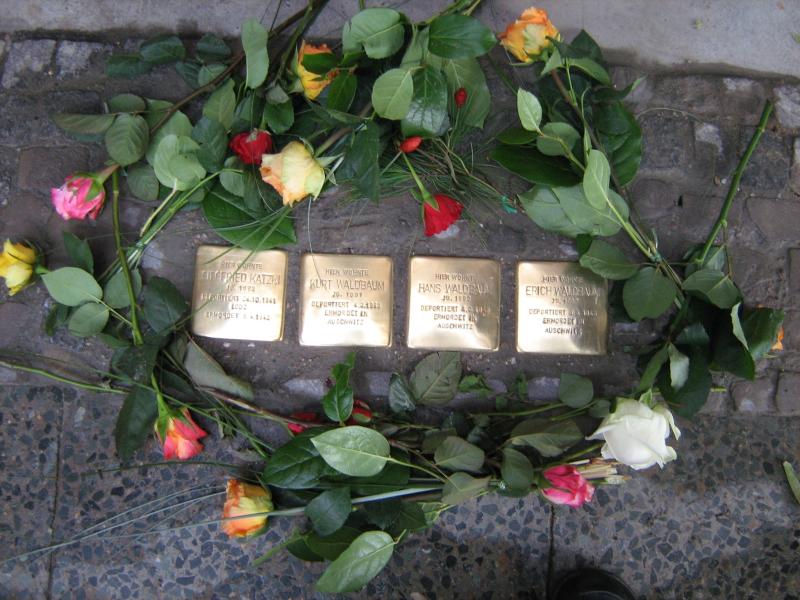 Stolpersteine für Siegfried Katzki sowie Kurt, Hans und Erich Waldbaum. Copyright: MTS
