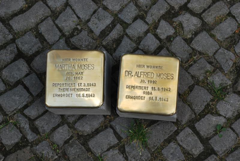 Stolpersteine für Dr. Alfred und Martha Moses. Copyright: Mauren Antkowski