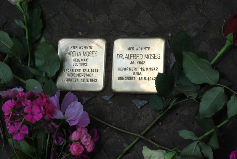 Stolpersteine für Martha und Dr. Alfred Moses. Copyright: Mauren Antkowski