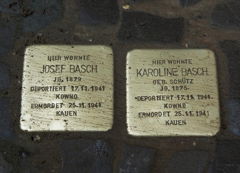 Stolpersteine in der Richardstraße 86. Foto: Simon