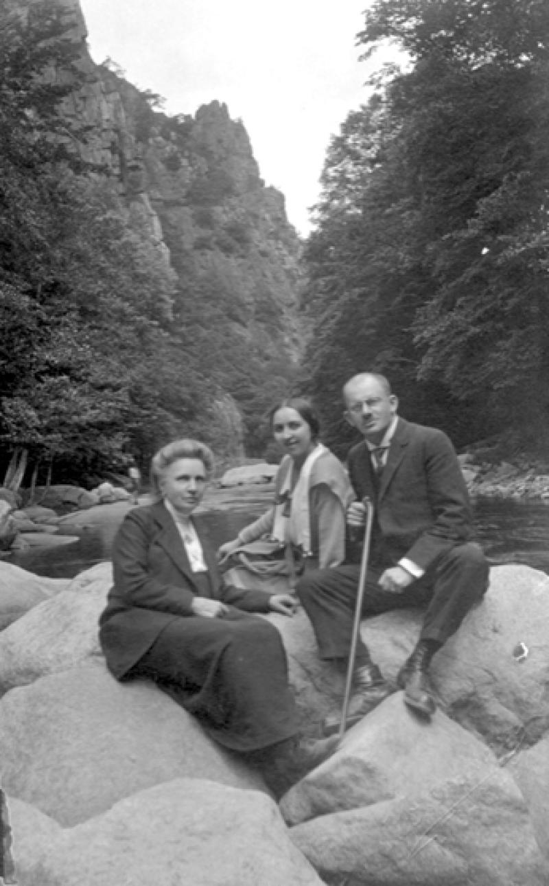 Bertha Landsberg mit Ehemann Hans und Schwiegermutter Charlotte Bild: Johann-Wolfgang Landsberg-Becher