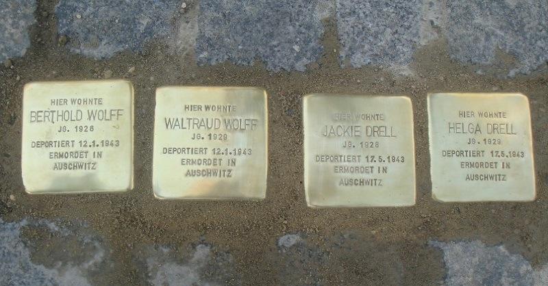 Stolpersteine für Berthold und Waltraud Wolff und Jackie und Helga Drell
