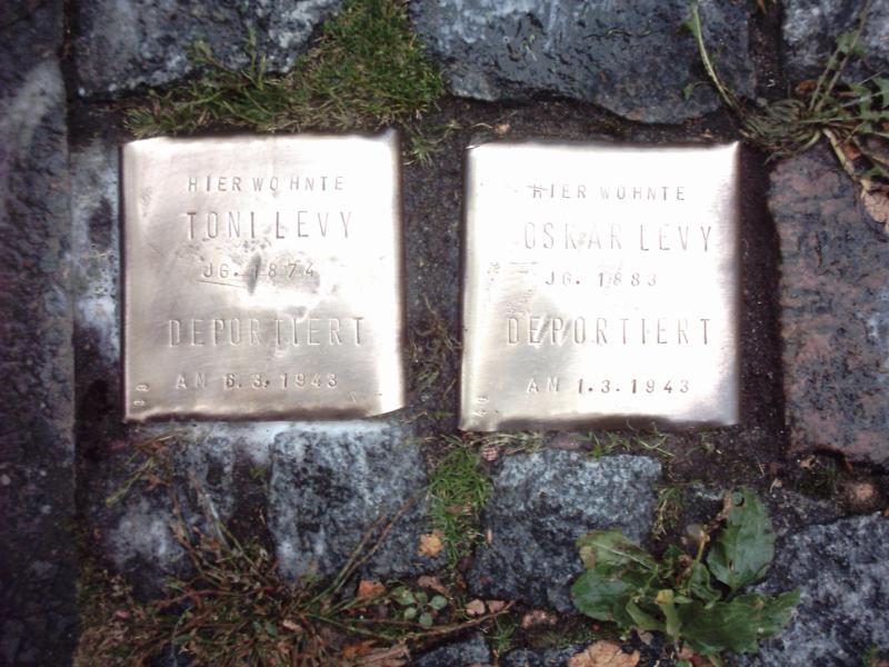 Stolpersteine für Toni und Oskar Levy