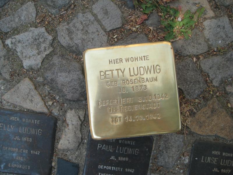 Stolperstein am Tag der Verlegung.