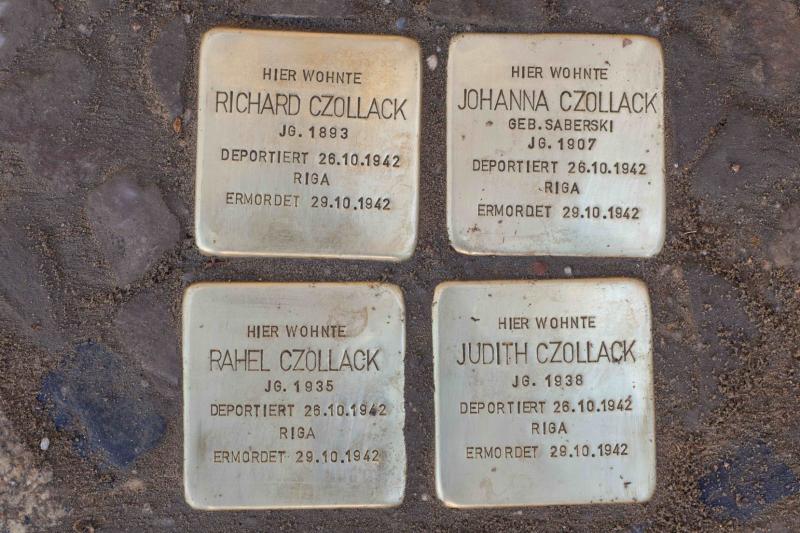 Stolpersteine für Richard, Johanna, Rahel und Judith Czollack