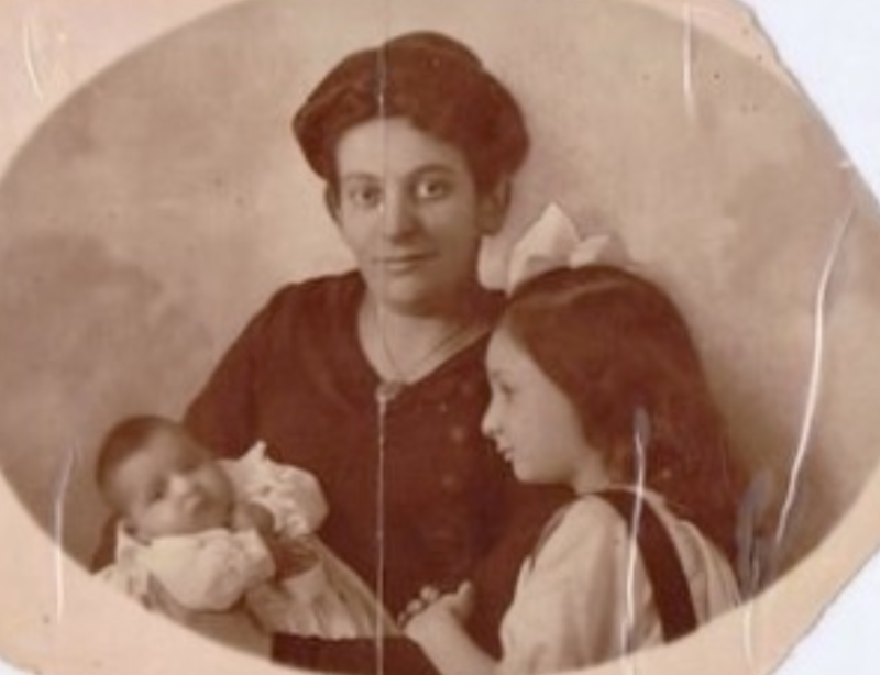 Gertrud Coper mit den Töchtern Bianca und Ilse © Familienbesitz