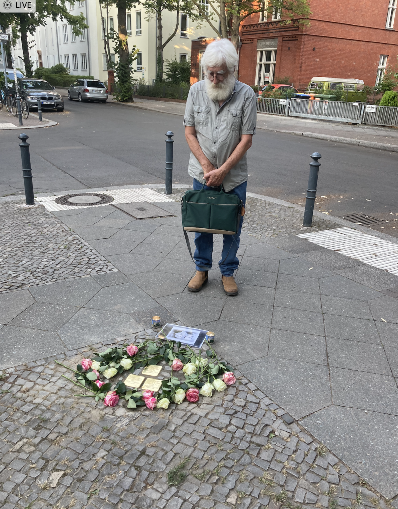 Der Enkel Ralph Salinger bei der Gedenkveranstaltung