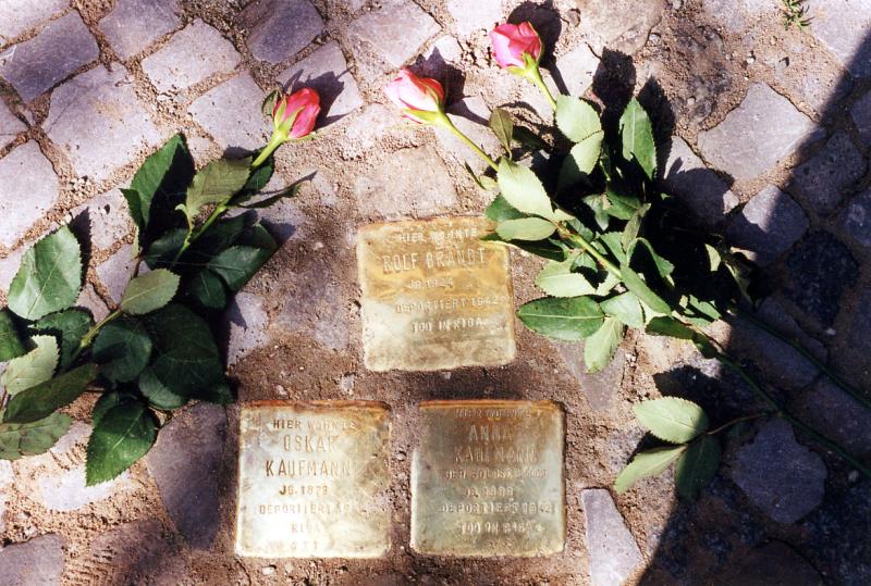 Stolpersteine für Rolf Brandt, Oskar und Anna Kaufmann