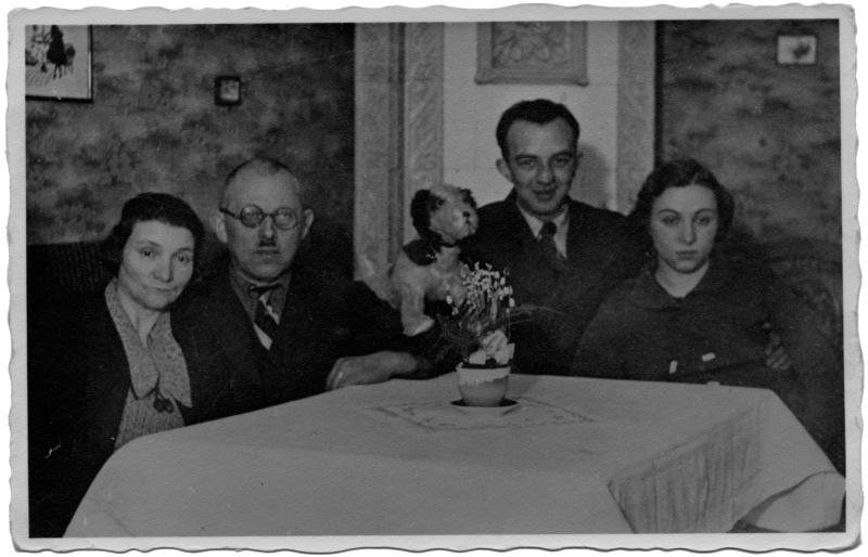 (V. l. n. r.) Jenni und Samuel Bukofzer mit Leo und Luise Bendit, 1941.