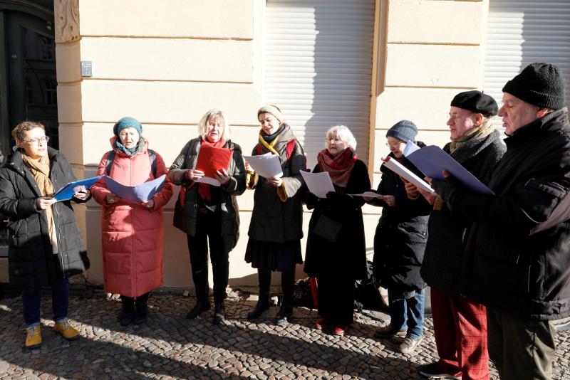 Der Chor "Ripitiki" aus Paul Hammes Heimatort Berlin-Schöneberg singt "Die Moorsoldaten", Foto © H. Bock