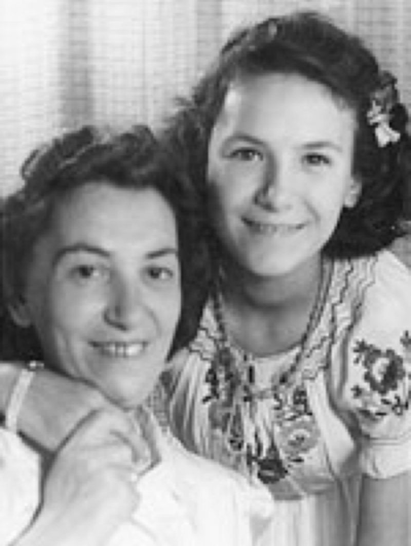 Gertrud mit ihrer Tochter Dorit 1946 nach Ihrer Befreiung