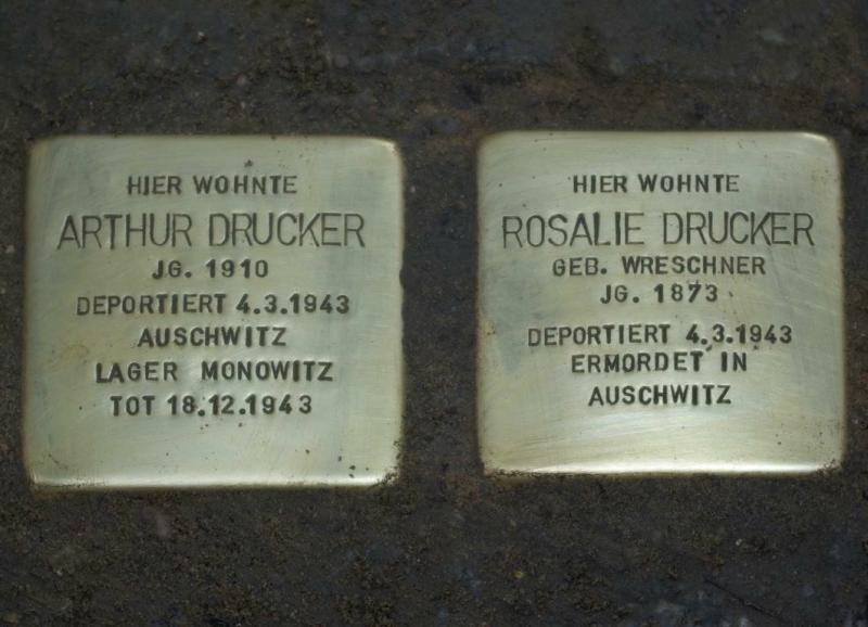 Stolpersteine für Artur und Rosalie Drucker, Flughafenstraße 41 (Foto: Simon)