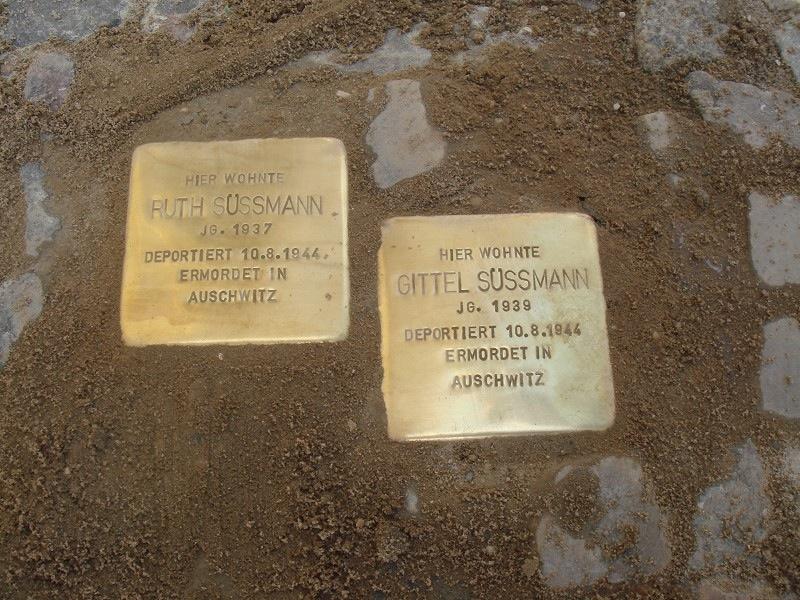 Stolpersteine für Gittel und Ruth Süssmann