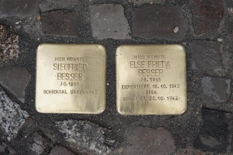 Stolpersteine von Siegfried und Else Besser © Museum Neukölln