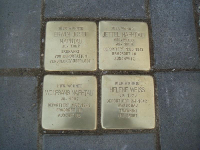 Stolpersteine für Erwin Josef, Wolfgang und Jettel Naphtali, Stolperstein für Helene Weiss