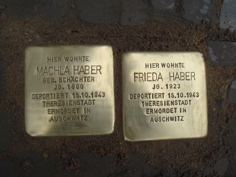 Stolpersteine für Machla und Frieda Haber