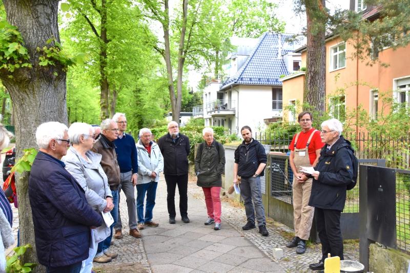 Die Biografie wird verlesen (Bild: Projekt-Stolpersteine)