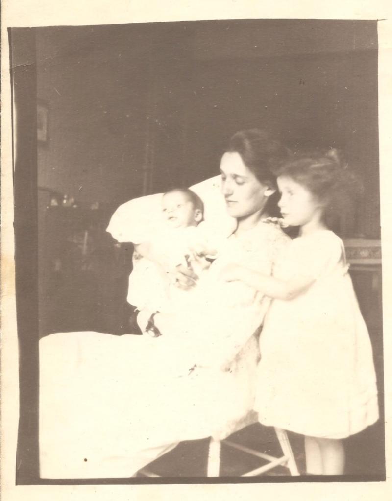 Familienfoto mit Else Pander, Privatbesitz