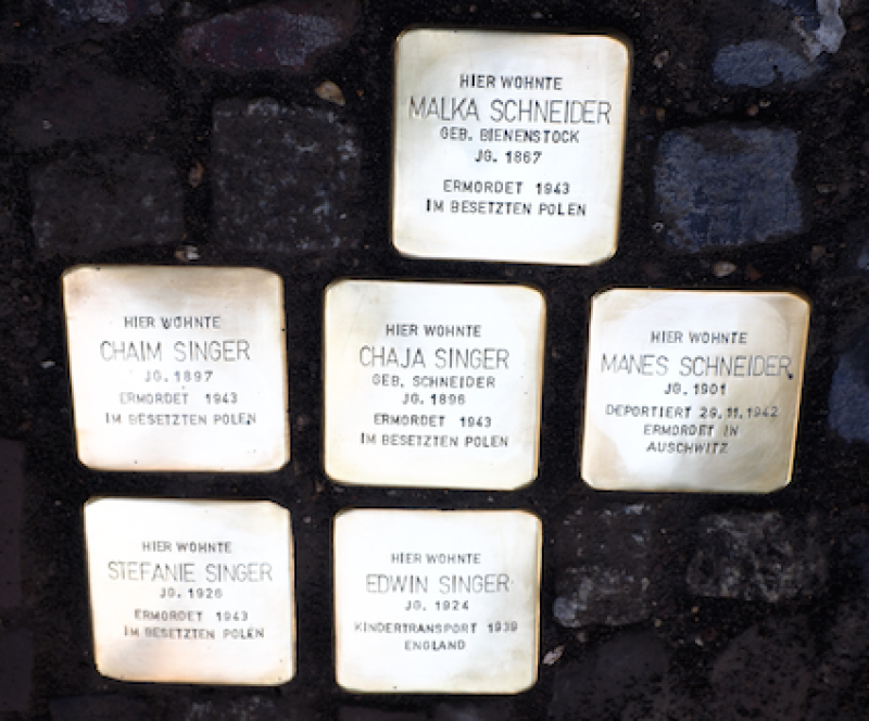 Stolpersteine für die Familie von Malka Schneider (© Bernd Surk)