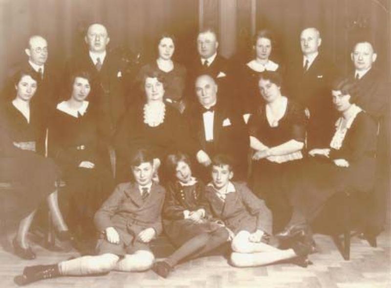 Familie Basch: Sigismund Basch (2. Reihe, vierter von links). Copyright: Barbara Loftus