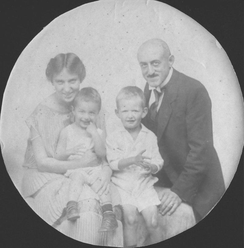 Familie Guttstadt ca. 1924 (Margarethe, Gerhard,Karl-Albert,Friedrich)
