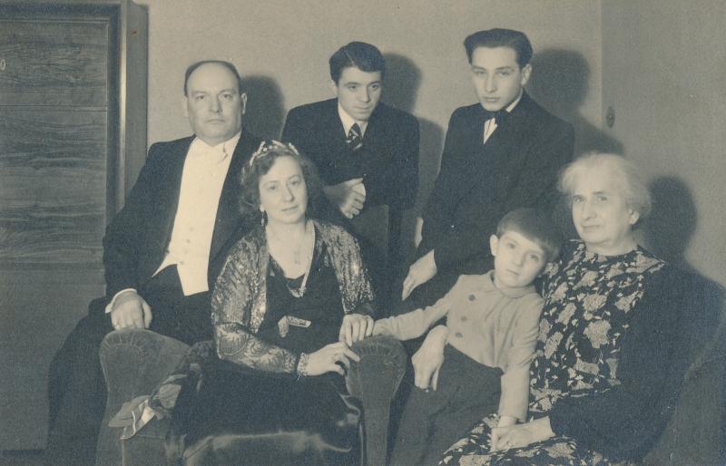 Fanny Littmann (rechts) mit Familie. Copyright: Willi Löhr