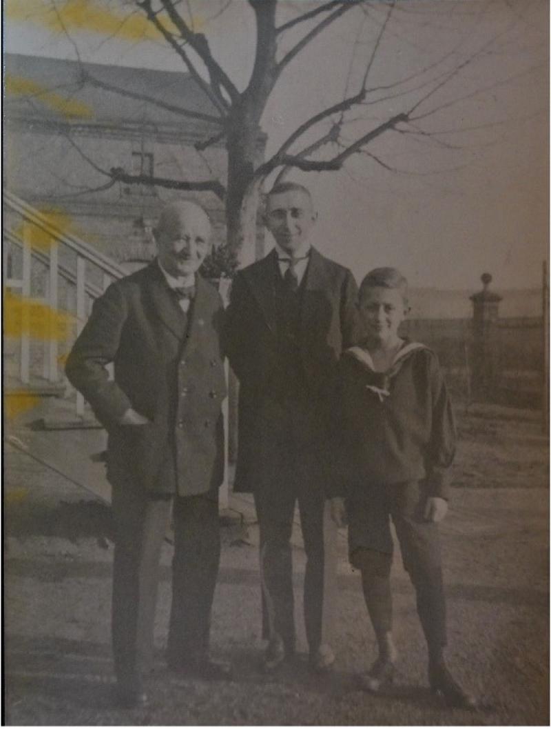 Fritz Feldmann (Mitte) mit seinem Vater Simon Feldmann und Gerhard Rose. Ohne Datum. Privatbesitz.