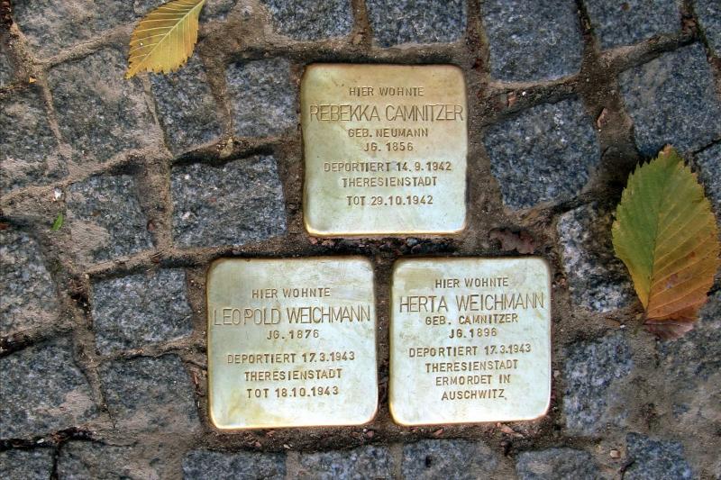 Stolperstein für Rebekka Camnitzer, Stolpersteine für Leopold und Herta Weichmann