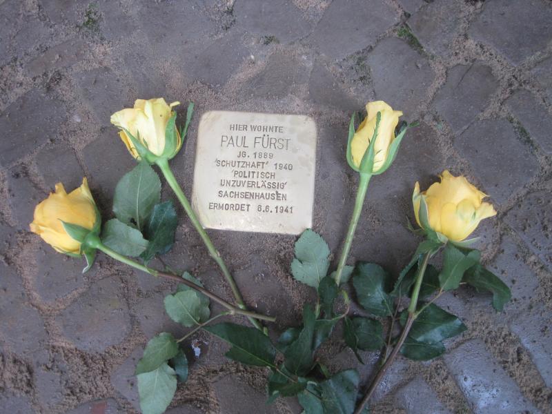 Stolperstein in der Bruno-Bauer-Straße 17 © Ruben / Museum Neukölln