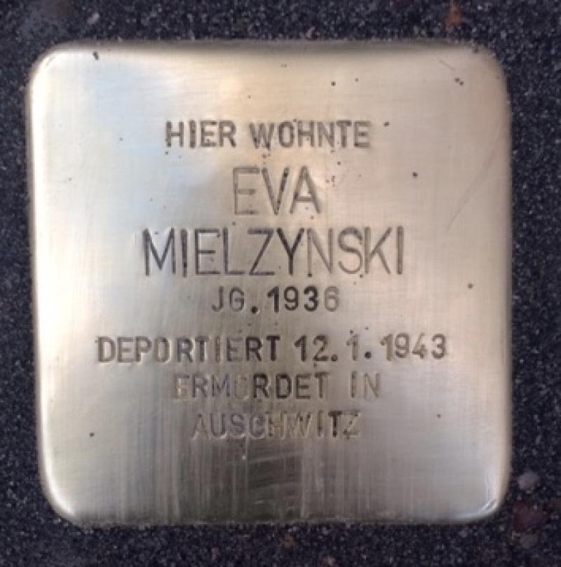 Stolperstein Eva Mielzynski, Foto: Initiative