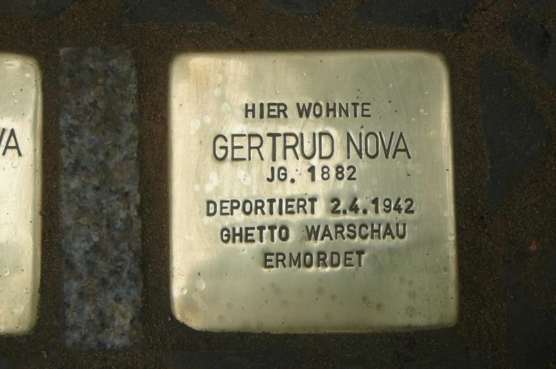 Stolperstein für Gertrud Nova; Foto: Initiative Stolpersteine CW, H-J.Hupka