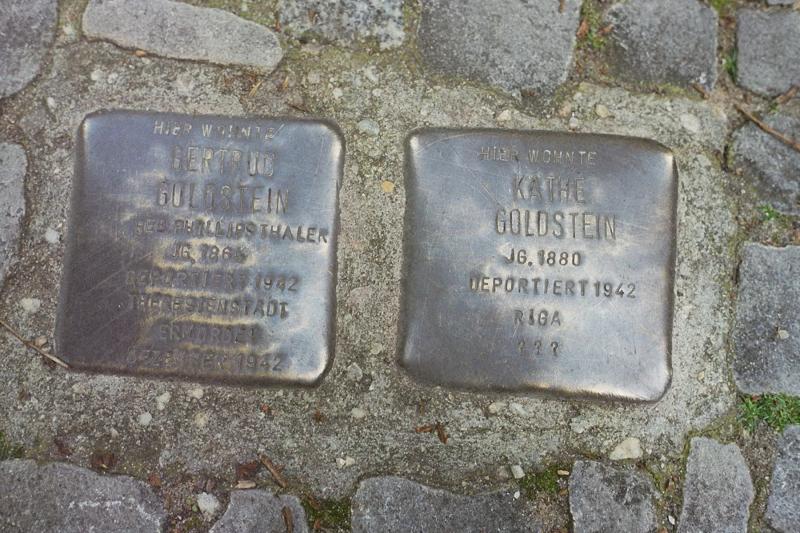 Stolpersteine für Gertrud und Käthe Goldstein.