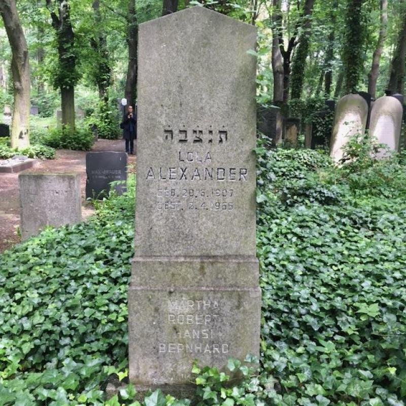 Grabstein Lola Alexander und Gedenken © Familienbesitz