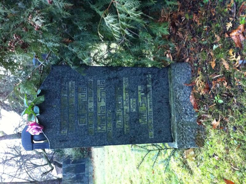 Grabstelle der Familie Smula auf dem St. Nikolai- und St. Marien-Friedhof I in Berlin-Prenzlauer Berg, Aufnahme von 2017. Das Grab existiert mittlerweile nicht mehr. Foto: Claudia Schoppmann