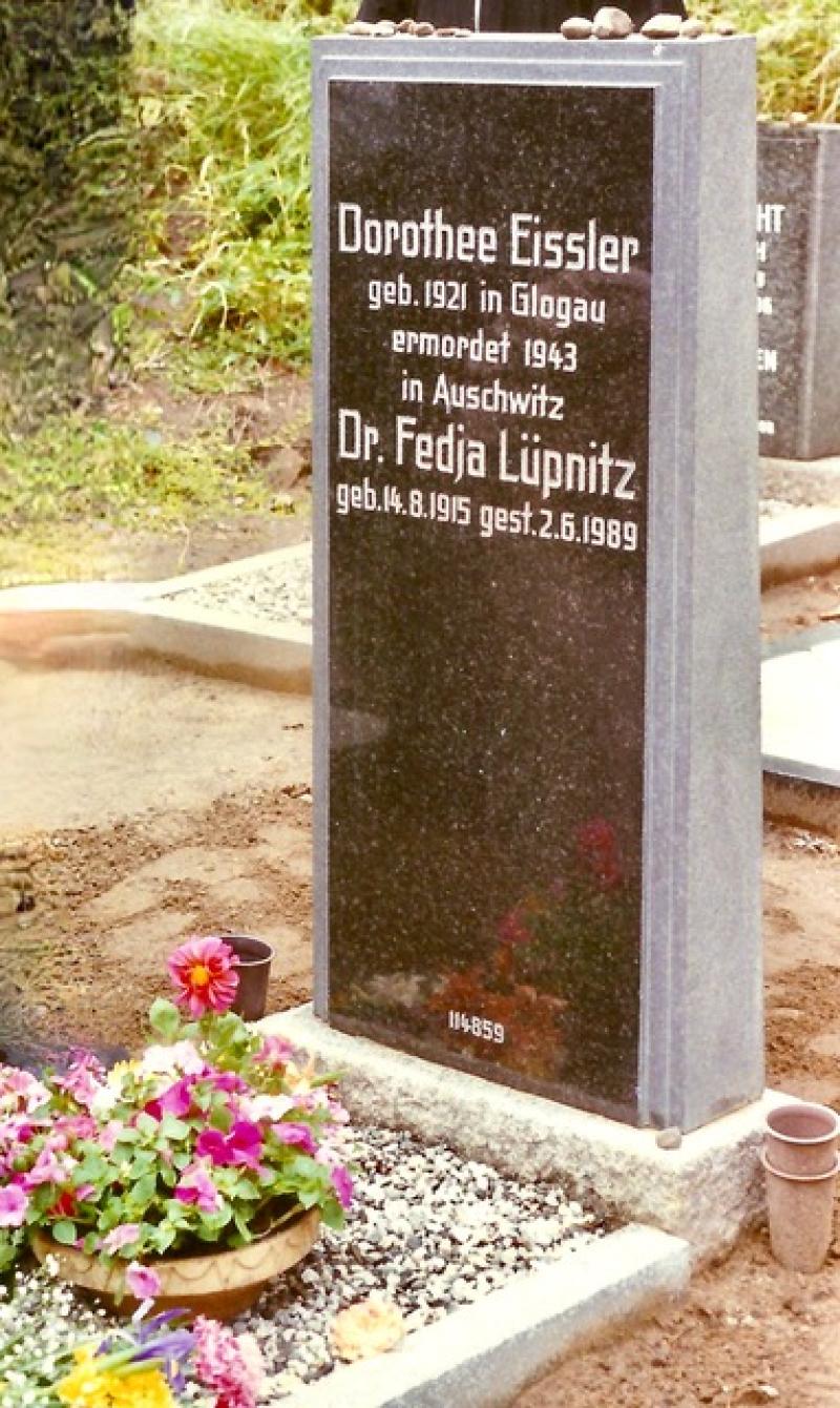 Grabstein Fedja Lüpnitz auf dem Friedhof Weissensee mit Erinnerung an Dorothea Eissler; Foto: privat