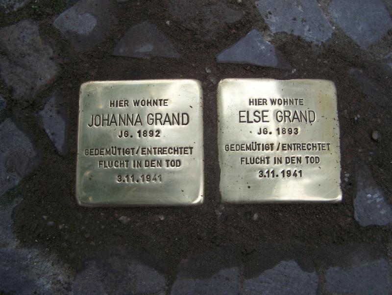 Stolpersteine in der Rungiusstraße 33 © Ruben / Museum Neukölln