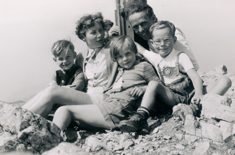 Hasso mit Frau und Kindern, Foto: privat