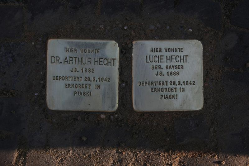 Stolpersteine in der Steinbockstraße 23.