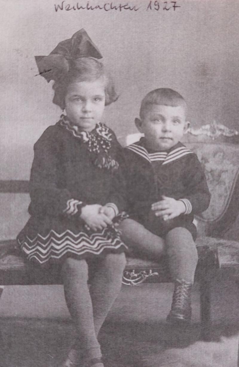 Heinz Karl und Schwester Margot, Weihnachten 1927 © Familie