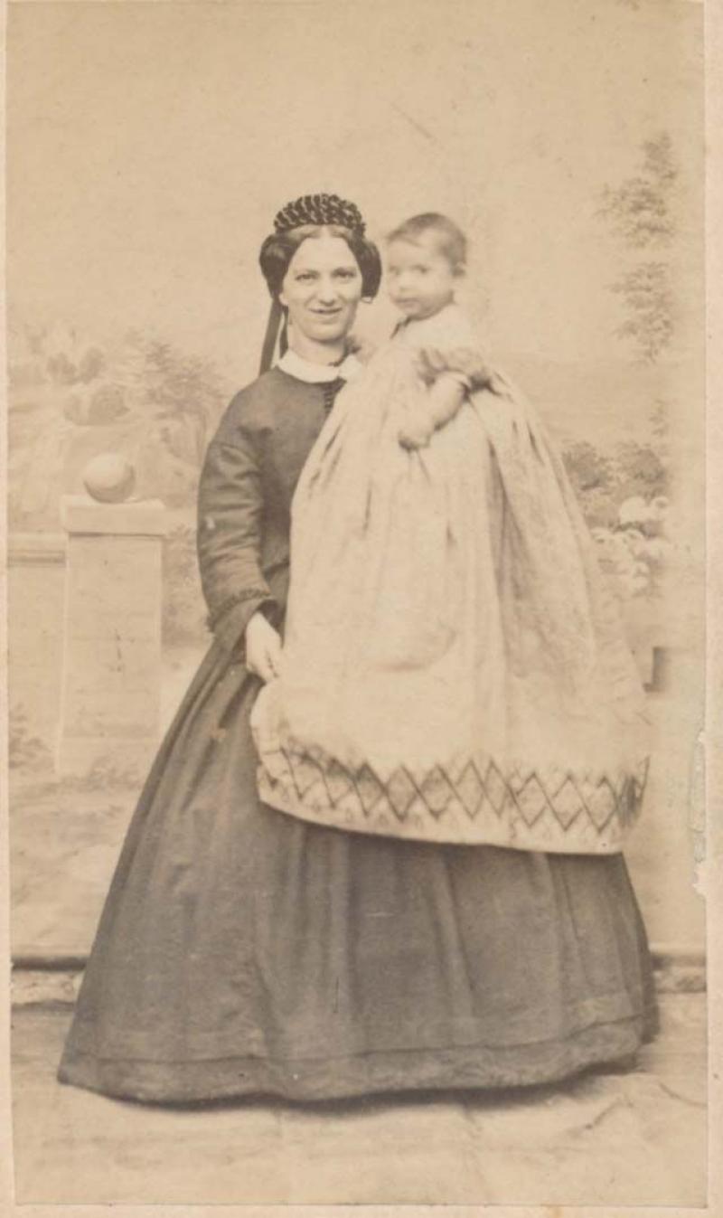 Helene Blumenhein mit ihrem Sohn Ernst 1891. Copyright: Judith Blumenhein