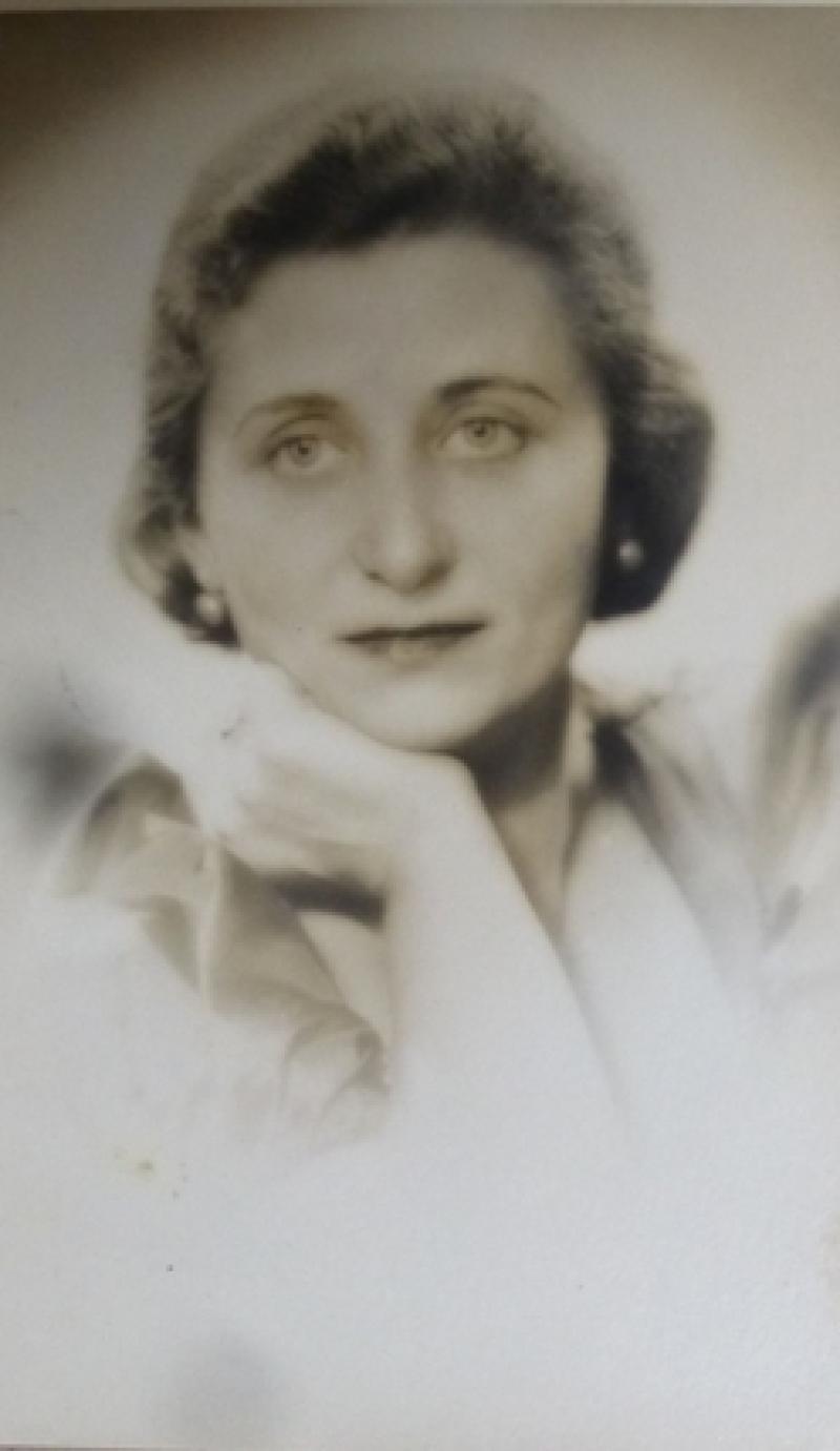 Hella Selma Pinto, jung Bild: Familienaufzeichnungen, Erinnerungen, Fotos und Dokumente von Sylvie Kervella-Perlberger und Annett Rubner-Weissfeld