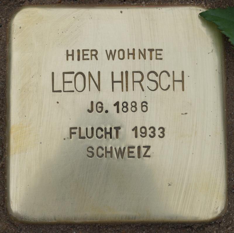 Stolperstein von Leon Hirsch in der Paster-Behrens-Straße 16