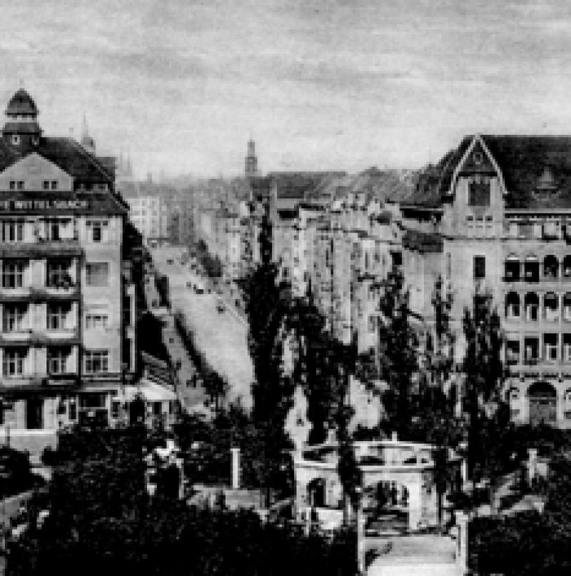 Historisches Foto des Bayerischen Platzes, ca. 1912. Bild: entnommen aus dem Gedenkbuch Katholische Schule Liebfrauen Wahlpflichtkurs Geschichte 2010/2011 (Hrsg.)