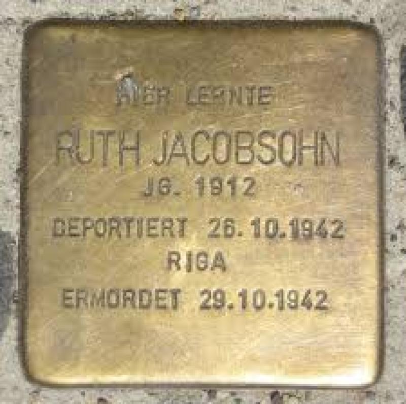 Stolperstein für Ruth Jacobsohn vor der Humboldt-Universität Unter den Linden